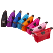 Necessaire de Nylon Colorido Com Detalhes em Couro Sintético.